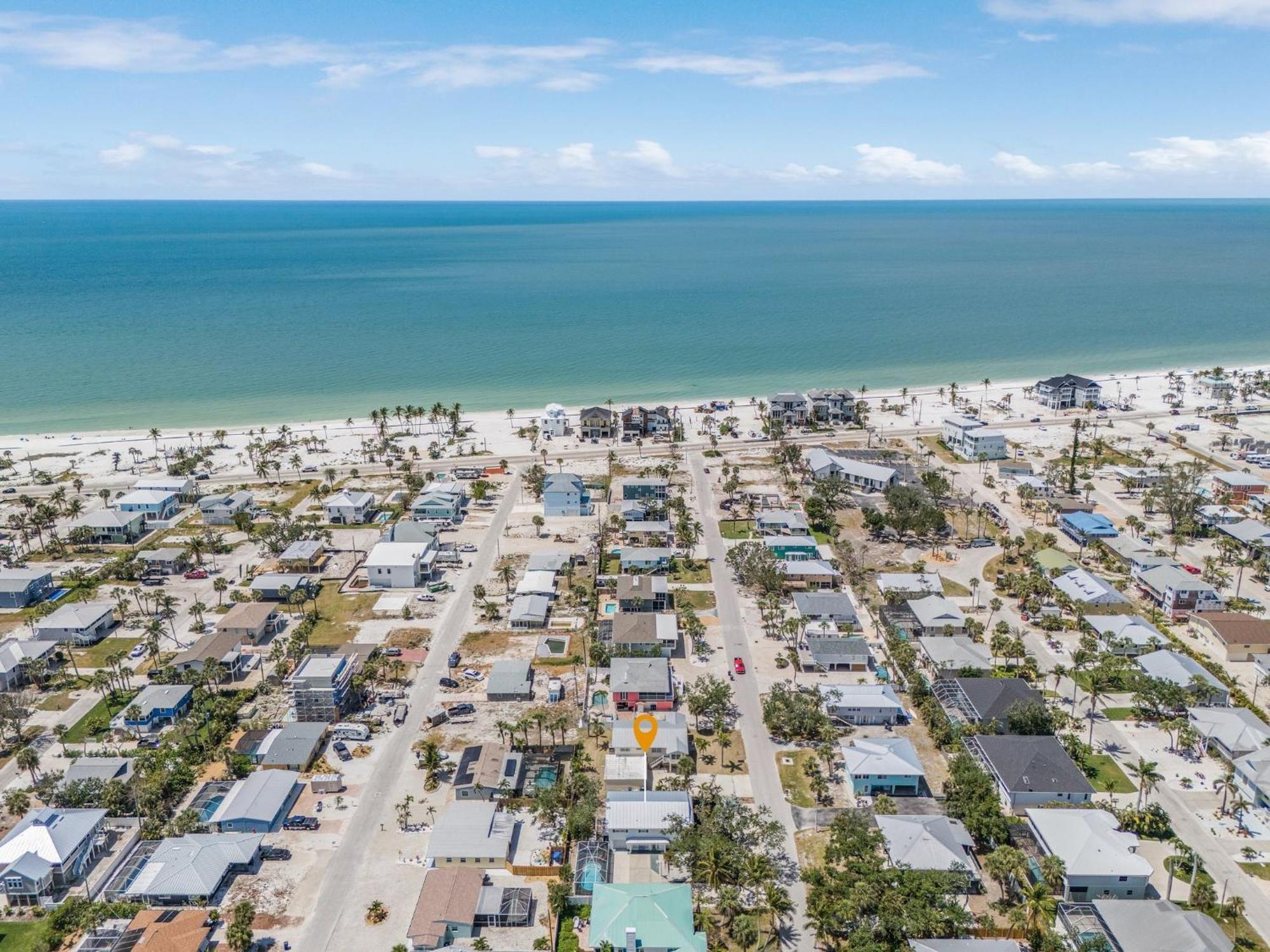 140 Barefoot Bungalow: 4Br/2Ba W/ Heated Pool! Fort Myers Beach Bagian luar foto